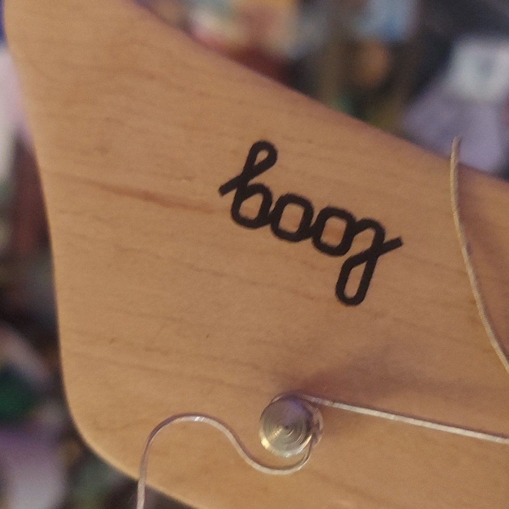 Cool 3 string square guitar by loog